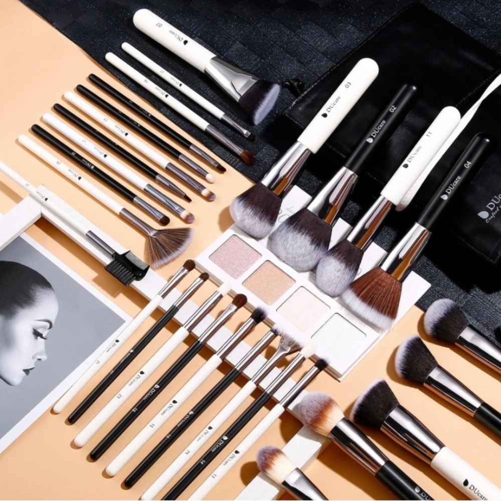 DUcare Professional Makeup Brushes set. (New no box)
